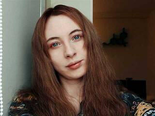 Chat vidéo érotique AdelinaCowell