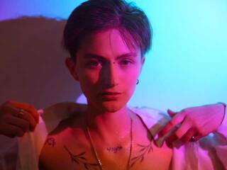 Chat vidéo érotique AkiroFukui