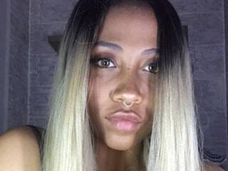 Chat vidéo érotique AlanaBaker