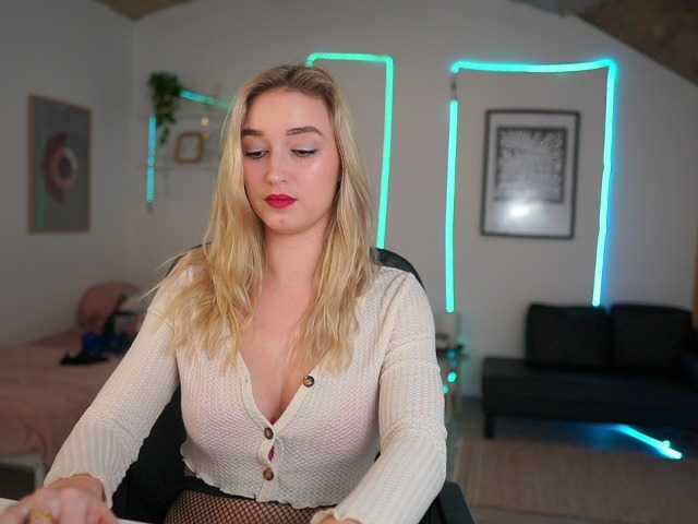 Photos AlexisTexas18 Hi! I am Alexis 19 yrs old teen, with perfect ass, nice tits and very hot sexy dance moves! Lets have fun with me! Water on my white T-shirt at goal!