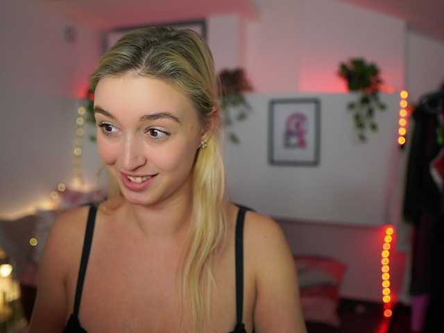 Photos AlexisTexas18 Hi! I am Alexis 19 yrs old teen, with perfect ass, nice tits and very hot sexy dance moves! Lets have fun with me! Water on my white T-shirt at goal!