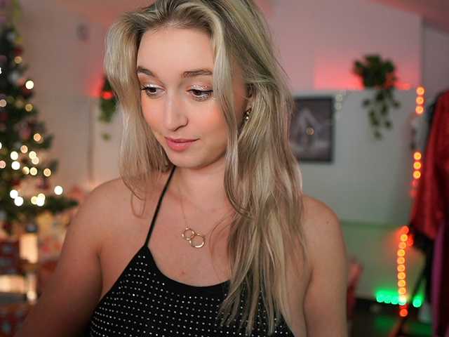 Photos AlexisTexas18 Hi! I am Alexis 19 yrs old teen, with perfect ass, nice tits and very hot sexy dance moves! Lets have fun with me! Water on my white T-shirt at goal!