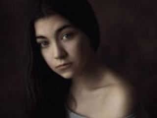 Chat vidéo érotique alinaasi