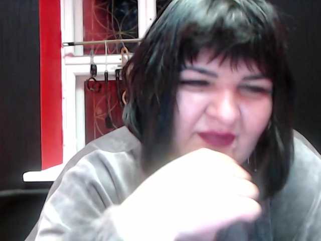 Captures d'écran de diffusion AliraDom