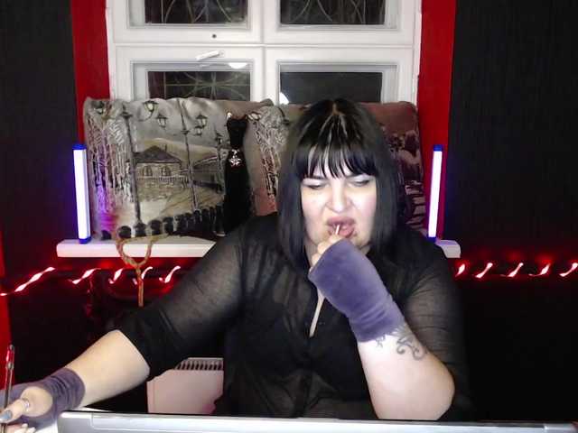 Captures d'écran de diffusion AliraDom