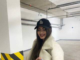 Chat vidéo érotique akimcevaa