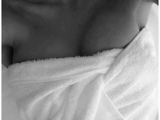 Chat vidéo érotique Angie-Delores