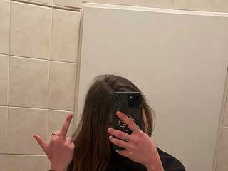 Chat vidéo érotique anirie_findom