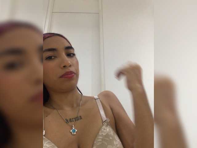 Captures d'écran de diffusion annikha-09