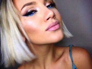 Chat vidéo érotique AprilJuicy