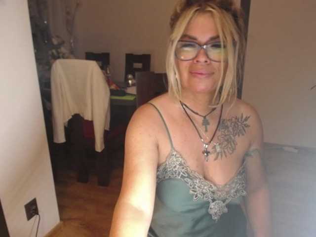 Photos ArianeSexy Hello! Sexy milf here. TIP ME FOR FOLLOW.