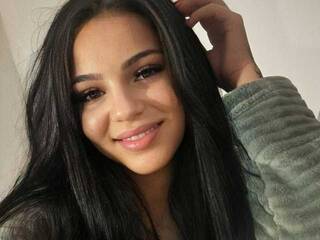 Chat vidéo érotique ArielaRaven