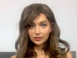 Chat vidéo érotique ArinaNature