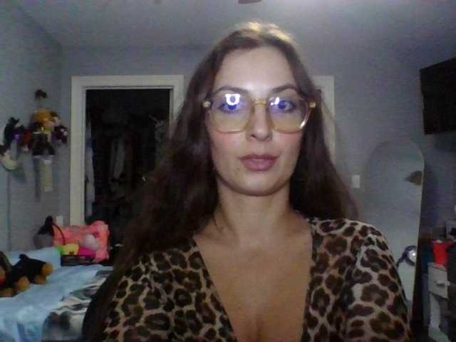 I'm new My name is BellaTip MENU ( PLEASE TIP TO PM NO PM WITHOUT TIPPING )Pm 21 - Follow 50 - Boobs 100 - Ass 85 - Nude 450 - Requests 200 - Feet 400 - Twerk 160 - Flash Twerk 110General Flashes 90 - Pussy 410 - Asshole 420 - 175 C2C - Stand Up