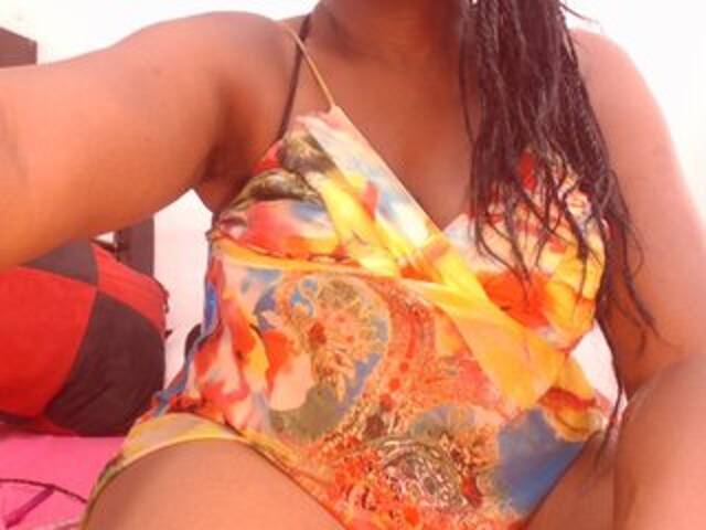 Captures d'écran de diffusion BigBustyBlack