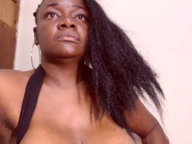 Captures d'écran de diffusion BigBustyBlack