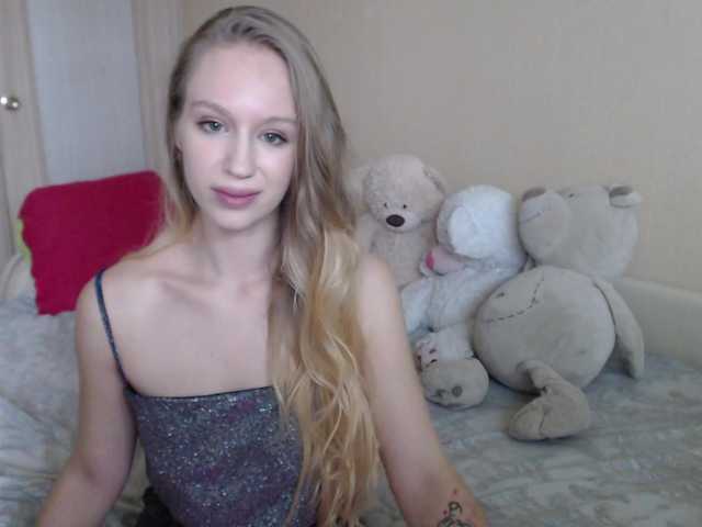 Photos BlondeAlice Hello! Im Alice, glad to see u here! Tip me for buzz my pussy! Take me in my pvt show first! Muah!