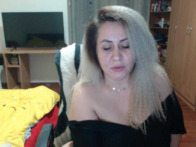 Photos BlondeElla 1000 tokens who want me and love me