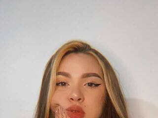 Chat vidéo érotique Blondie-Kiutt