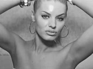 Chat vidéo érotique blondiestar