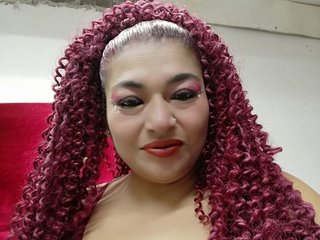 Chat vidéo érotique BrianaSquirt