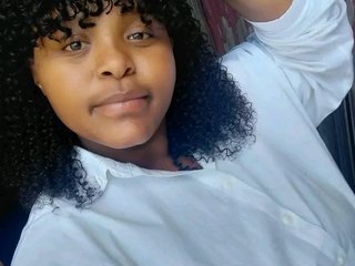 Chat vidéo érotique BubblyRouxyXXXxx