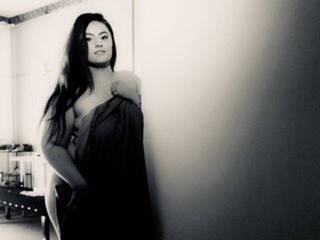 Chat vidéo érotique BustyLeyla