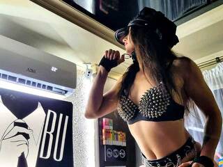 Chat vidéo érotique Carin-France