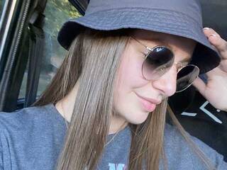 Chat vidéo érotique CarlieActive