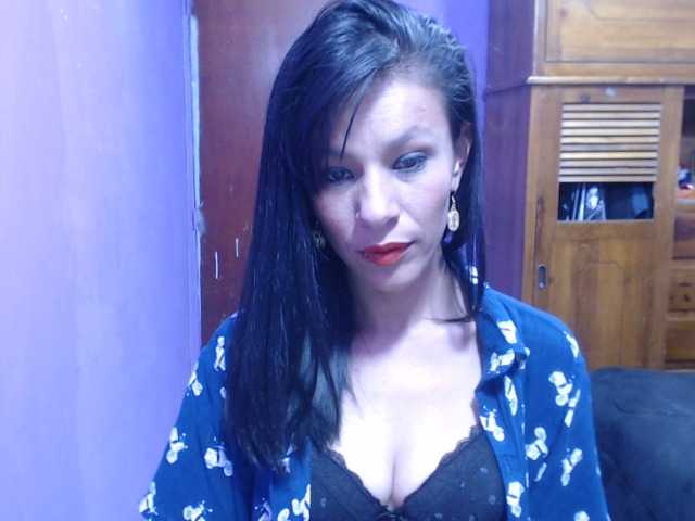 Photos carolinerebel Hello welcome to my room. This Latin wants to play with you