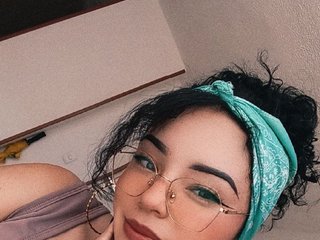 Chat vidéo érotique CharllotteEvanss