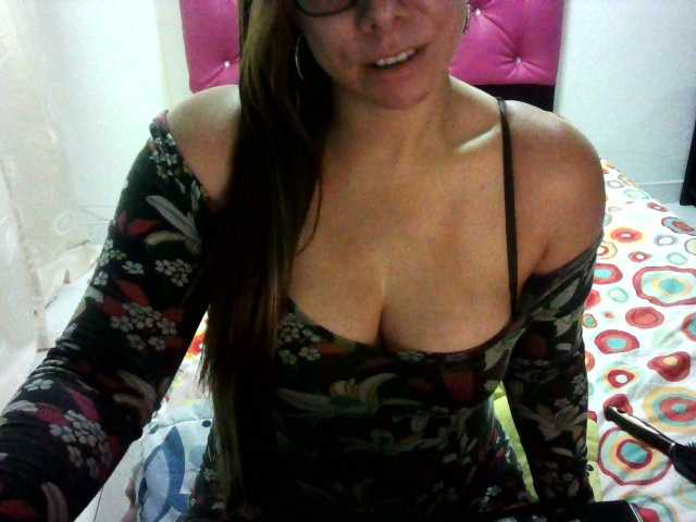 Photos charlotee3 Help me with my goal 888 Offer of the day C2C 60 TK and we masturbate together