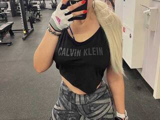 Chat vidéo érotique CharlottaShy