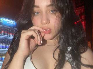 Chat vidéo érotique Chloe-Adams19