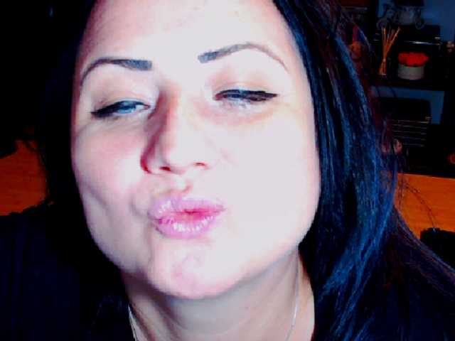 Captures d'écran de diffusion KinkyDomina