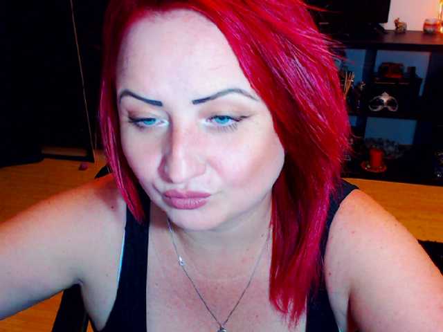 Captures d'écran de diffusion KinkyDomina