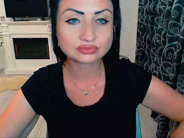 Captures d'écran de diffusion KinkyDomina