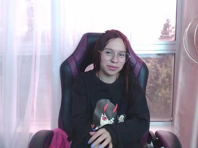 Photos Deisy-21 Welcome to my cute room ♥ the goal is : Play pussy to see me naked are @total so far come on @sofar help me complete the rest @remain ♥♥