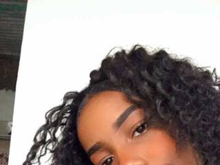 Chat vidéo érotique sharomluu