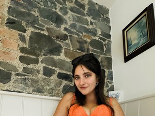 Chat vidéo érotique DInaraXRose