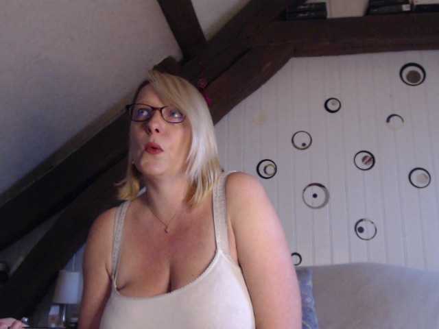 Captures d'écran de diffusion EleannaRose