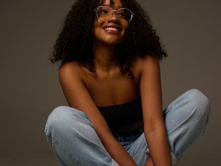 Chat vidéo érotique ELENNA-SNOW