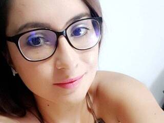 Chat vidéo érotique Ellarouge