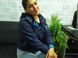 Chat vidéo érotique emili-mac