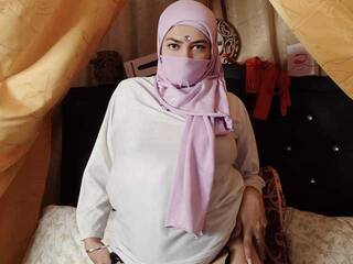 Chat vidéo érotique emiralove99