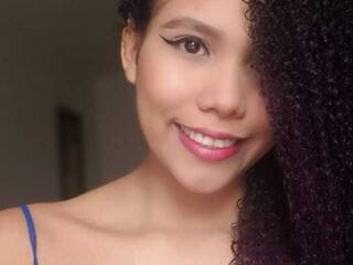 Chat vidéo érotique emy-smile