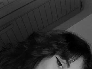 Chat vidéo érotique Emyli-rousse-