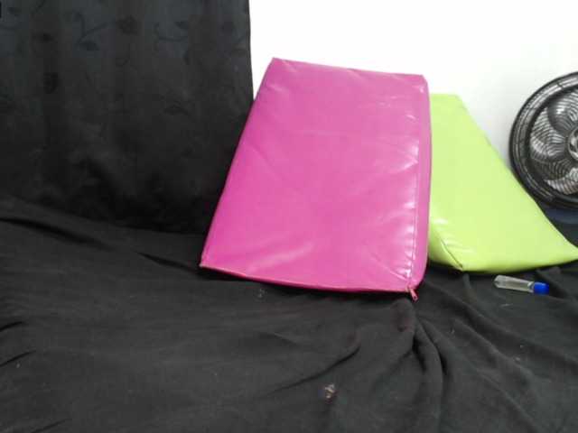 Captures d'écran de diffusion EMYYLI