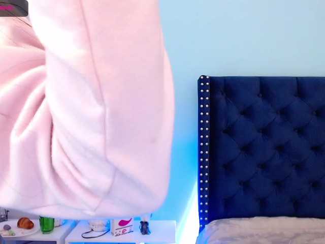 Photos EvelynTomson 'CrazyGoal': let's play and enjoy my delicious juices ♥ at ride dildo + squirt #squirt #pussy #daddy #18 #teen @ 299