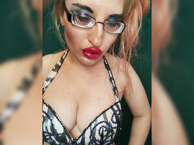 Photos findomgoaldigger #mistress #goddess #worshp #bdsm #biglips